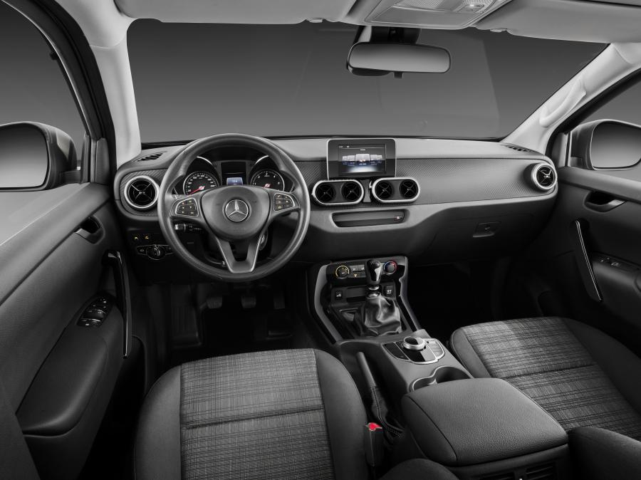 Торпедо Mercedes-Benz X-Class Pure (Br.470) 2017 года  (WW) (фото 5 из 8)